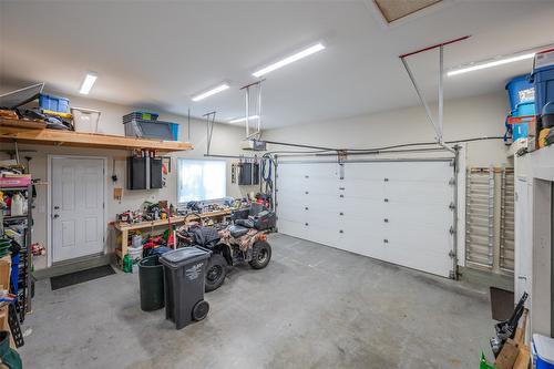 4123 Ponderosa Drive, Peachland, BC - Indoor Photo Showing Garage