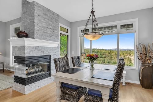 14-3800 Gallaghers Pinnacle Way, Kelowna, BC - Indoor Photo Showing Living Room With Fireplace