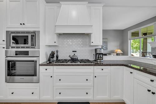 14-3800 Gallaghers Pinnacle Way, Kelowna, BC - Indoor Photo Showing Kitchen