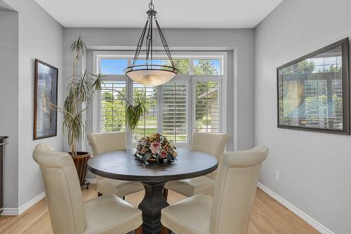 14-3800 Gallaghers Pinnacle Way, Kelowna, BC - Indoor Photo Showing Dining Room