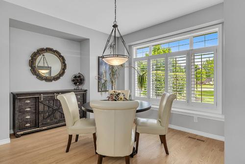 14-3800 Gallaghers Pinnacle Way, Kelowna, BC - Indoor Photo Showing Dining Room