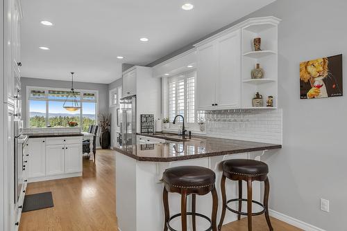 14-3800 Gallaghers Pinnacle Way, Kelowna, BC - Indoor Photo Showing Kitchen