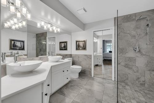 14-3800 Gallaghers Pinnacle Way, Kelowna, BC - Indoor Photo Showing Bathroom