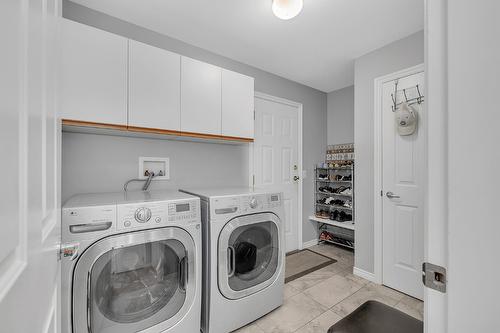 14-3800 Gallaghers Pinnacle Way, Kelowna, BC - Indoor Photo Showing Laundry Room