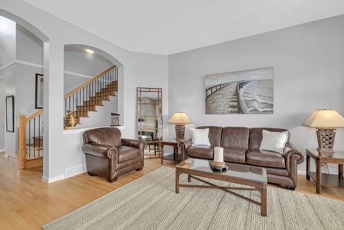 14-3800 Gallaghers Pinnacle Way, Kelowna, BC - Indoor Photo Showing Living Room