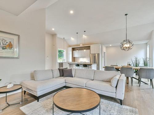 Salon - 41 Ch. De Tourtour, Morin-Heights, QC - Indoor Photo Showing Living Room