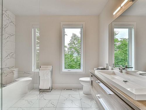 Salle de bains attenante Ã  la CCP - 41 Ch. De Tourtour, Morin-Heights, QC - Indoor Photo Showing Bathroom