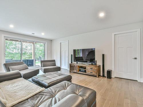 Salle familiale - 41 Ch. De Tourtour, Morin-Heights, QC - Indoor Photo Showing Living Room