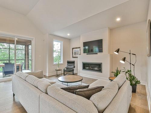 Salon - 41 Ch. De Tourtour, Morin-Heights, QC - Indoor Photo Showing Living Room With Fireplace