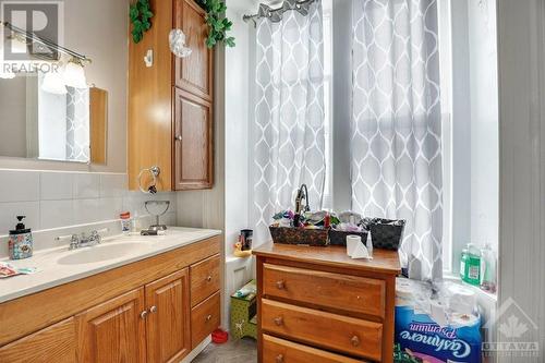 389 Edward Street S, Prescott, ON - Indoor Photo Showing Bathroom