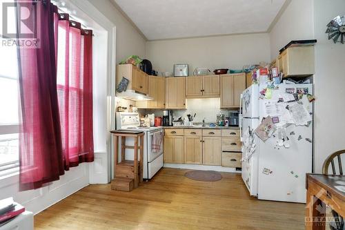 389 Edward Street S, Prescott, ON - Indoor Photo Showing Kitchen