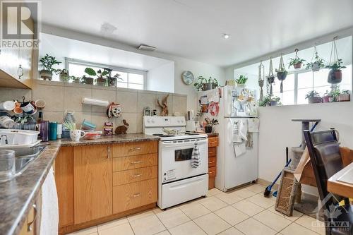 389 Edward Street S, Prescott, ON - Indoor Photo Showing Kitchen