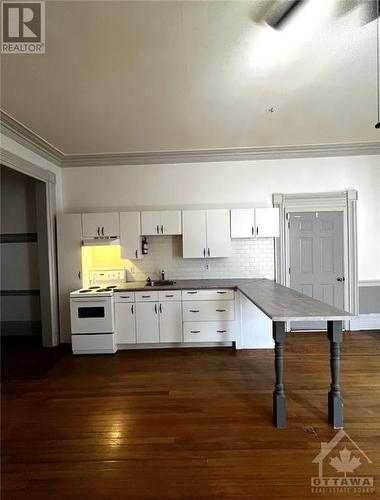 389 Edward Street S, Prescott, ON - Indoor Photo Showing Kitchen