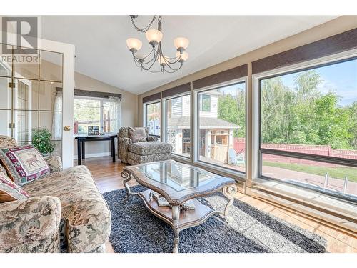 112 Lakehill Road, Kaleden, BC - Indoor Photo Showing Living Room