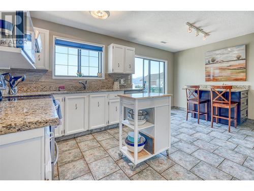 112 Lakehill Road, Kaleden, BC - Indoor Photo Showing Kitchen