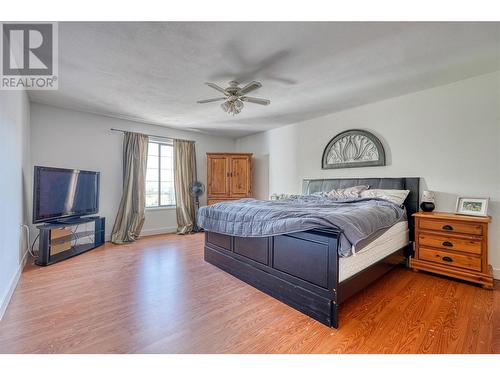 112 Lakehill Road, Kaleden, BC - Indoor Photo Showing Bedroom