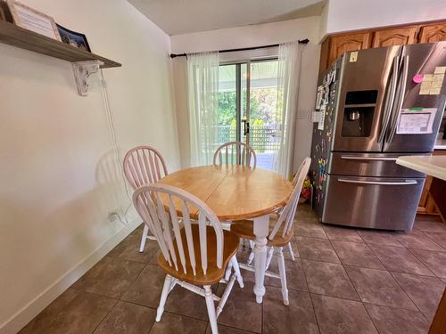 2520 9Th Avenue, Castlegar, BC - Indoor Photo Showing Dining Room