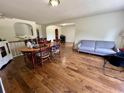 2520 9Th Avenue, Castlegar, BC - Indoor Photo Showing Dining Room