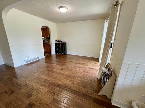 2520 9Th Avenue, Castlegar, BC - Indoor Photo Showing Other Room