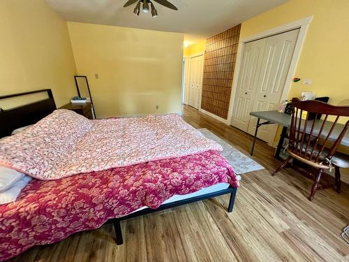 2520 9Th Avenue, Castlegar, BC - Indoor Photo Showing Bedroom