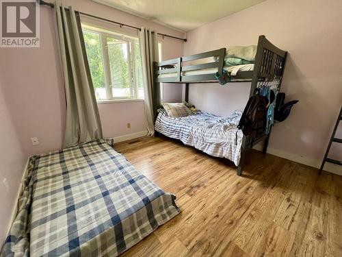 2520 9Th Avenue, Castlegar, BC - Indoor Photo Showing Bedroom