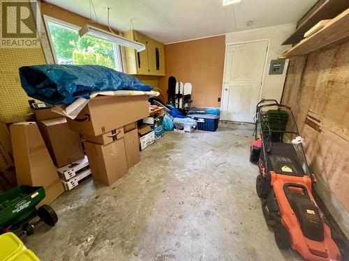 2520 9Th Avenue, Castlegar, BC - Indoor Photo Showing Garage