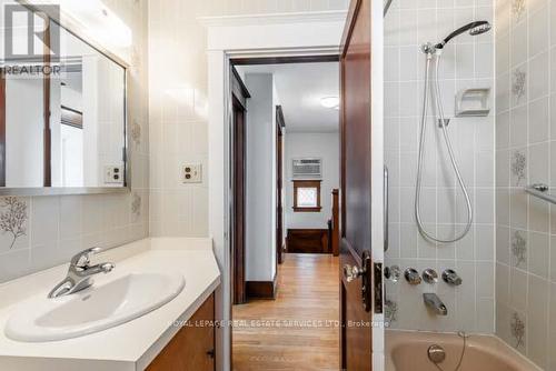 23 Venn Crescent, Toronto (Keelesdale-Eglinton West), ON - Indoor Photo Showing Bathroom