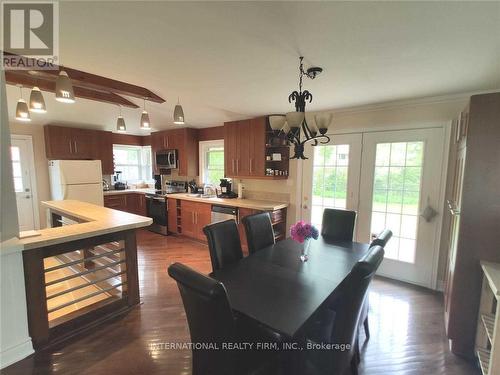 4014 Grapehill Avenue E, Burlington, ON - Indoor Photo Showing Dining Room