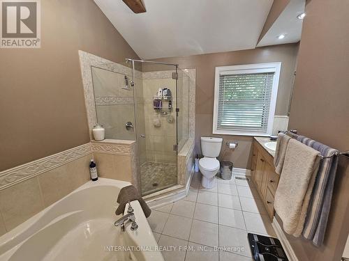 4014 Grapehill Avenue E, Burlington, ON - Indoor Photo Showing Bathroom