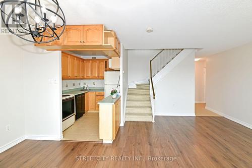 140 - 2001 Bonnymede Drive, Mississauga, ON - Indoor Photo Showing Kitchen