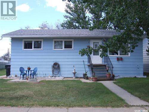 114 3Rd Street E, Leader, SK - Outdoor