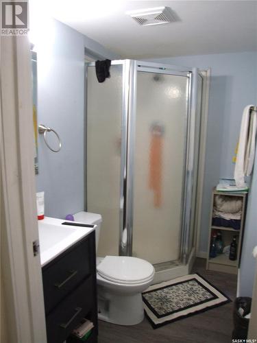 114 3Rd Street E, Leader, SK - Indoor Photo Showing Bathroom