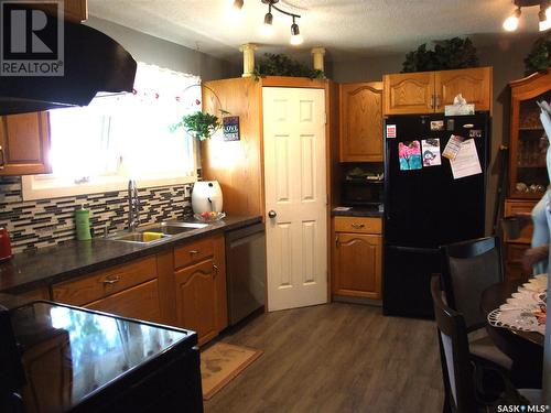 114 3Rd Street E, Leader, SK - Indoor Photo Showing Kitchen With Double Sink