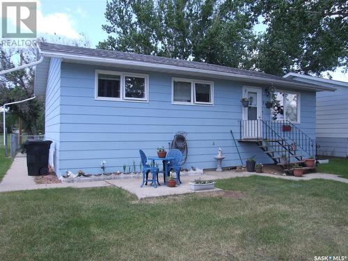 114 3Rd Street E, Leader, SK - Outdoor