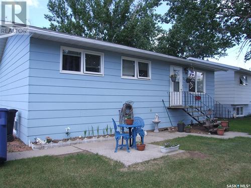 114 3Rd Street E, Leader, SK - Outdoor