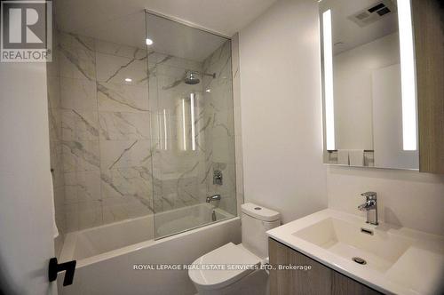 216 - 215 Lakeshore Road W, Mississauga, ON - Indoor Photo Showing Bathroom