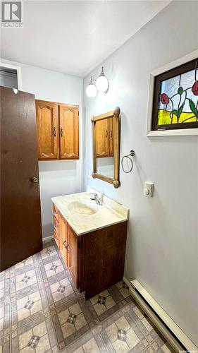 209 1St Street E, Dinsmore, SK - Indoor Photo Showing Bathroom