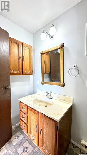 209 1St Street E, Dinsmore, SK - Indoor Photo Showing Bathroom