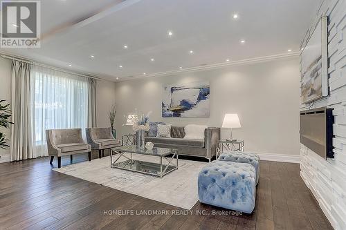 8 Breen Crescent, Toronto (St. Andrew-Windfields), ON - Indoor Photo Showing Living Room