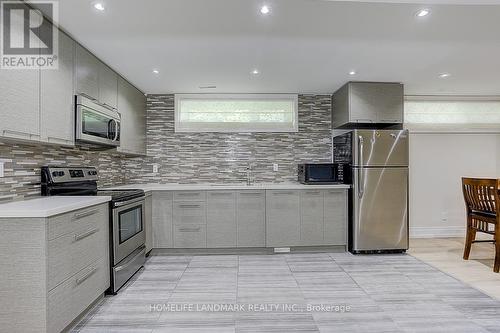 8 Breen Crescent, Toronto (St. Andrew-Windfields), ON - Indoor Photo Showing Kitchen With Upgraded Kitchen