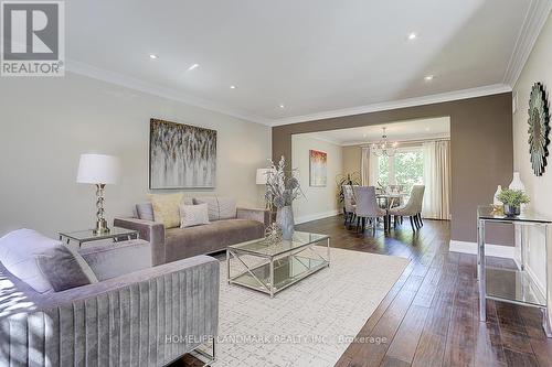 8 Breen Crescent, Toronto (St. Andrew-Windfields), ON - Indoor Photo Showing Living Room