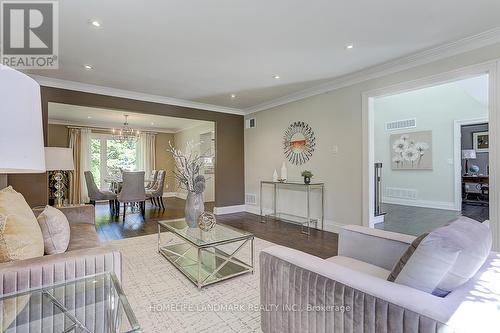 8 Breen Crescent, Toronto (St. Andrew-Windfields), ON - Indoor Photo Showing Living Room