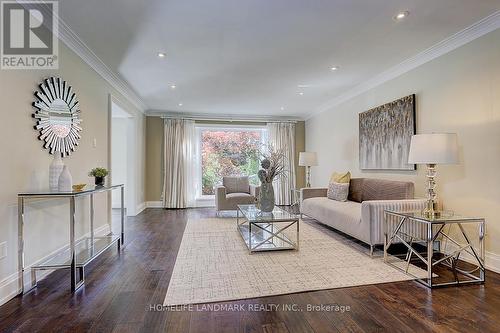 8 Breen Crescent, Toronto (St. Andrew-Windfields), ON - Indoor Photo Showing Living Room