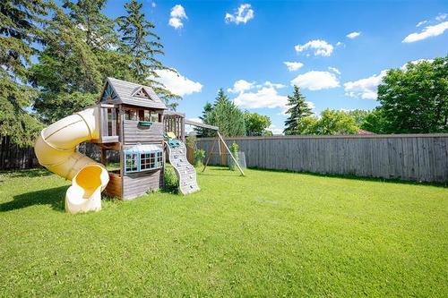 76 Cedar Glen Rd, Winnipeg, MB 