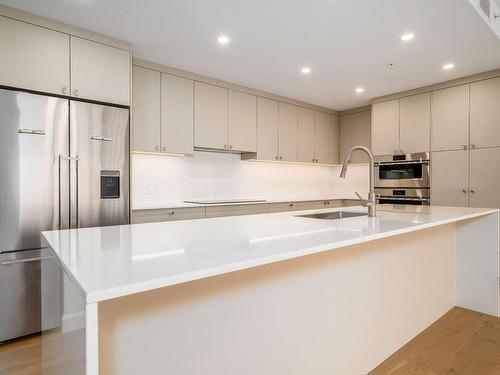 Cuisine - 305-355 Ch. Ste-Foy, Québec (La Cité-Limoilou), QC - Indoor Photo Showing Kitchen With Upgraded Kitchen