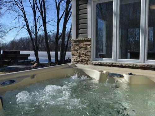 Hot tub - 460 Tsse Robillard, Saint-André-D'Argenteuil, QC - Outdoor