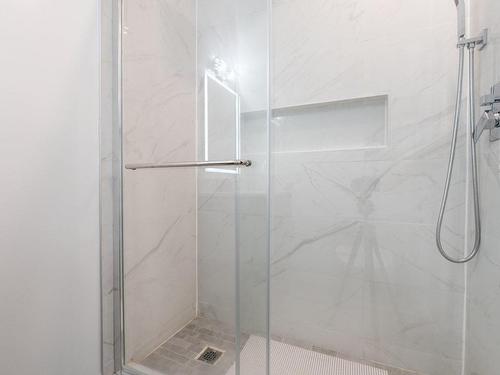 Bathroom - 81 Av. Dunrae, Mont-Royal, QC - Indoor Photo Showing Bathroom