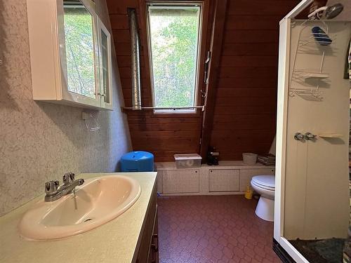 47 Mason Point Road, Rainy Lake, ON - Indoor Photo Showing Bathroom