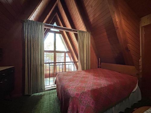 47 Mason Point Road, Rainy Lake, ON - Indoor Photo Showing Bedroom