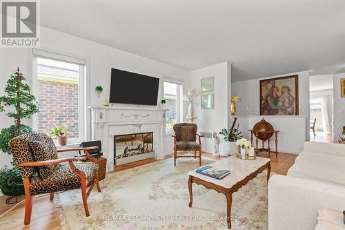 3918 Pleasantview Lane, Lincoln, ON - Indoor Photo Showing Living Room With Fireplace